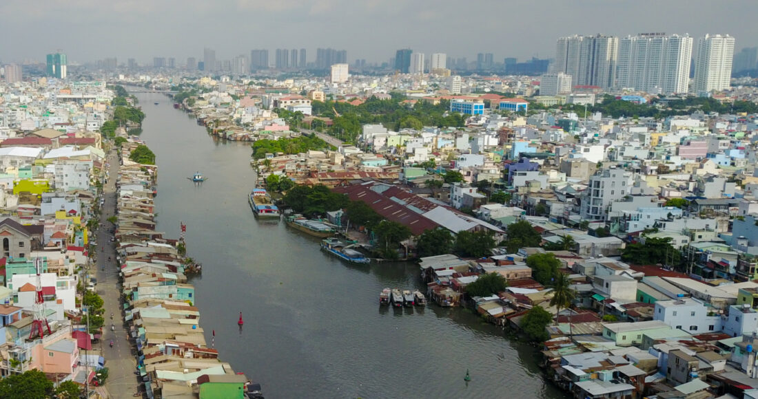 Kênh Đôi chảy qua quận 8, nơi dự kiến được cải tạo. Ảnh: Quỳnh Trần