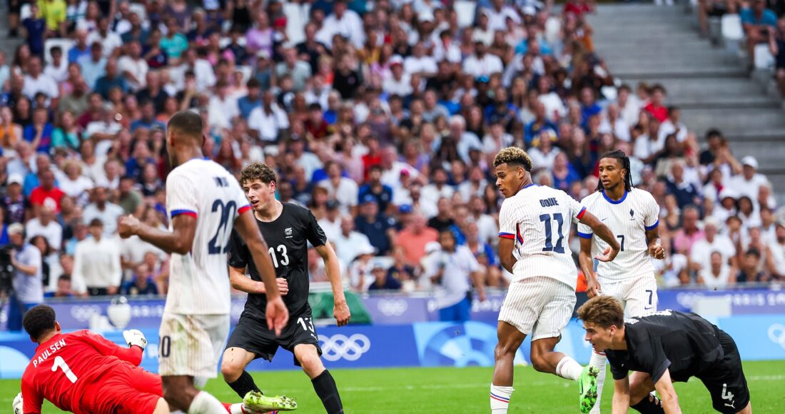 Doue (số 11) trong pha làm bàn nhân đôi tỷ số cho Pháp trong trận thắng New Zealand 3-0 ở lượt cuối bảng A bóng đá nam Olympic Paris 2024 trên sân Velodrome, Marseille ngày 31/7. Ảnh: FFF