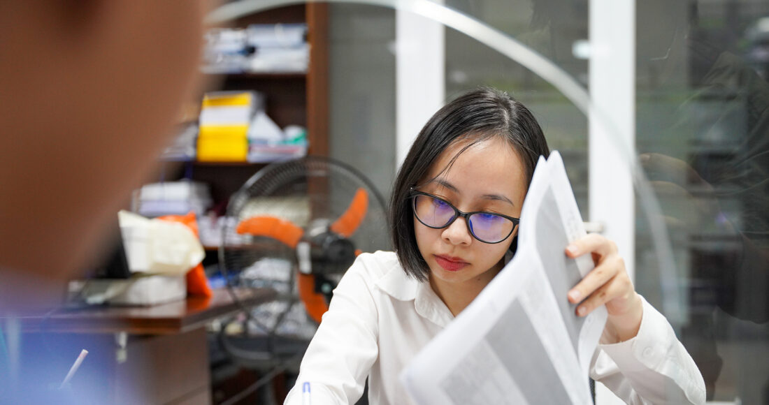 Công chức Đà Nẵng làm việc tại Trung tâm hành chính, tháng 5/2024. Ảnh: Nguyễn Đông