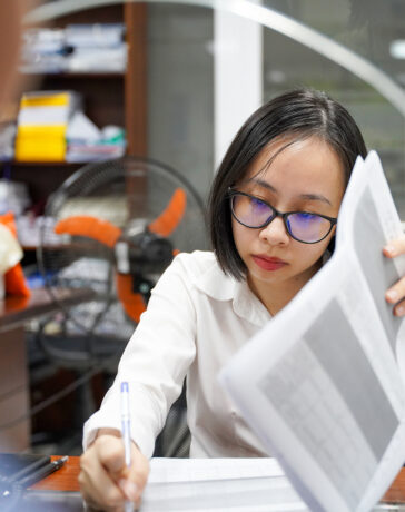 Công chức Đà Nẵng làm việc tại Trung tâm hành chính, tháng 5/2024. Ảnh: Nguyễn Đông