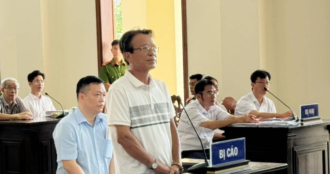 Bị cáo Lê Thanh Hải trả lời HĐXX tại phần thủ tục phiên tòa, sáng 16/8. Ảnh: Huy Phong