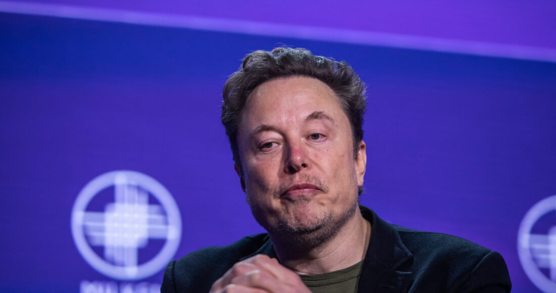 Tỷ phú Elon Musk dự hội thảo về AI và xe điện tại California, ngày 6/5. Ảnh: AFP