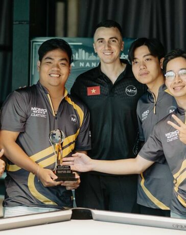 Đương kim vô địch pool 9 bi thế giới, Fedor Gorst (giữa) trong một giải đấu giao lưu ở Đà Nẵng ngày 25/6/2024. Ảnh: FBNV
