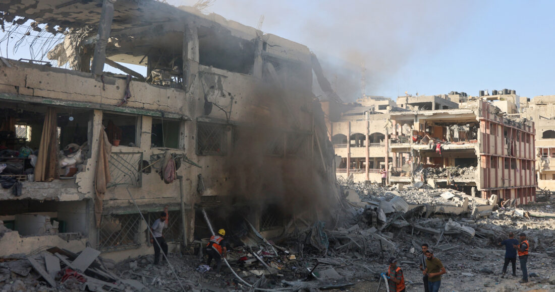 Một tòa nhà bị phá hủy sau đòn không kích của Israel nhằm vào khu trường học ở bắc Gaza City hôm 3/8. Ảnh: AFP