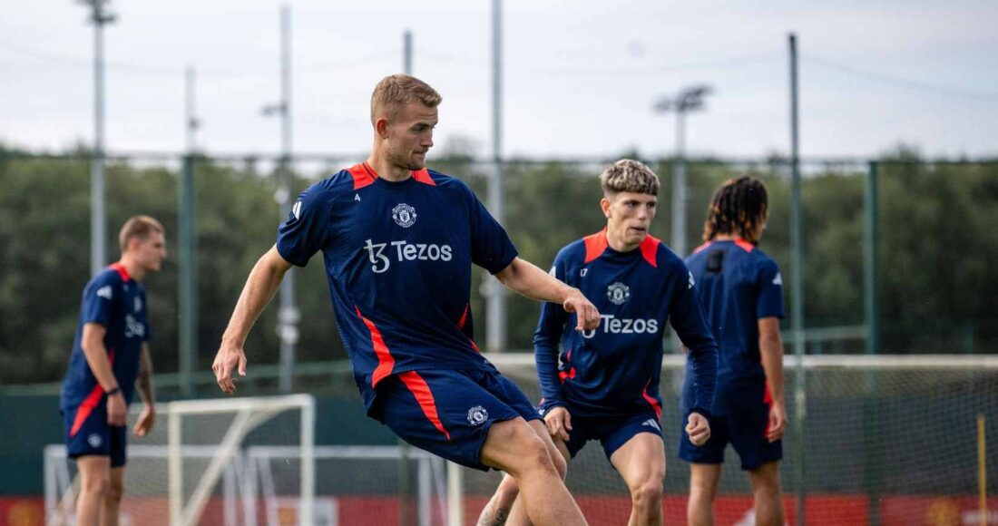 De Ligt tập buổi đầu cùng Man Utd tại Carrington, Manchester ngày 14/8. Ảnh: manutd.com