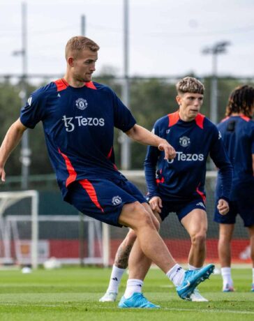 De Ligt tập buổi đầu cùng Man Utd tại Carrington, Manchester ngày 14/8. Ảnh: manutd.com