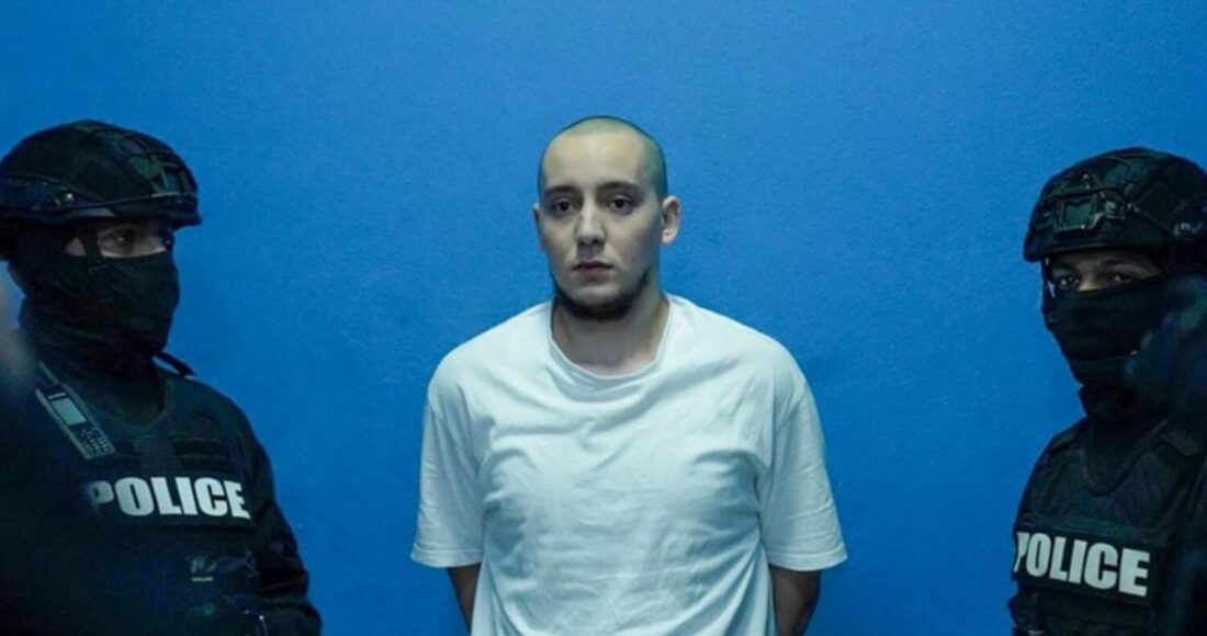 Faissal Taghi, 23 tuổi, khi bị dẫn độ sang Hà Lan ngày 29/7. Ảnh: Khaleejtimes