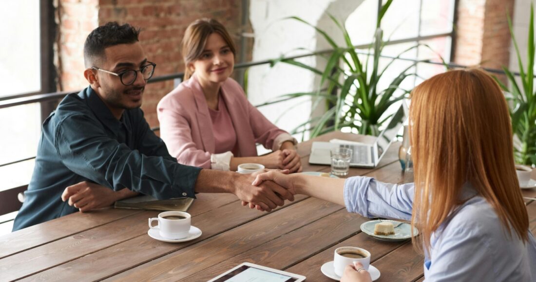 Ứng viên chuẩn bị kỹ lưỡng trước buổi phỏng vấn, trang phục lịch sự. Ảnh: Pexels