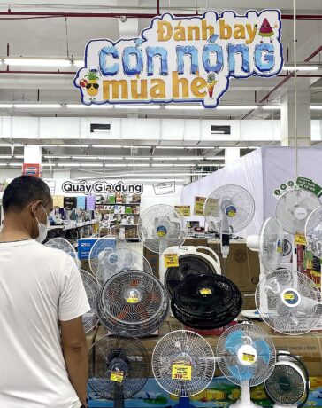 Một số người dân nói sẽ chờ đến tháng 7 âm lịch để mua được đồ giá rẻ khi có nhiều chương trình khuyến mại được triển khai. Ảnh minh họa: Quỳnh Nguyễn