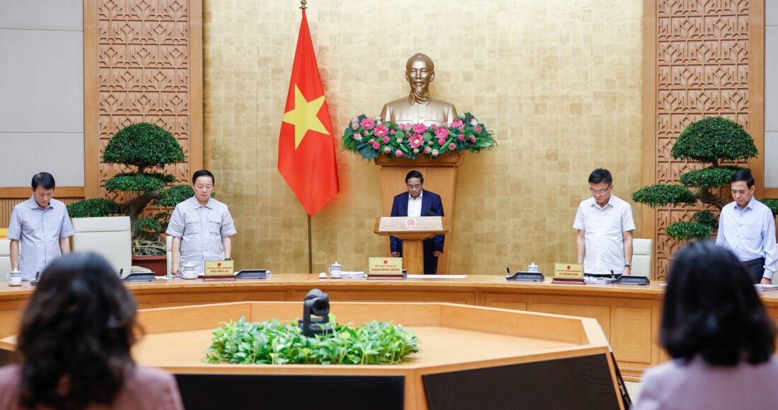 Chính phủ dành phút mặc niệm tưởng nhớ cố Tổng Bí thư Nguyễn Phú Trọng. Ảnh: VGP