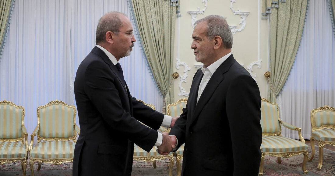 Ngoại trưởng Jordan Ayman Safadi hội kiến Tổng thống Iran Masoud Pezeshkian ngày 4/8 tại Tehran. Ảnh: Văn phòng Tổng thống Iran