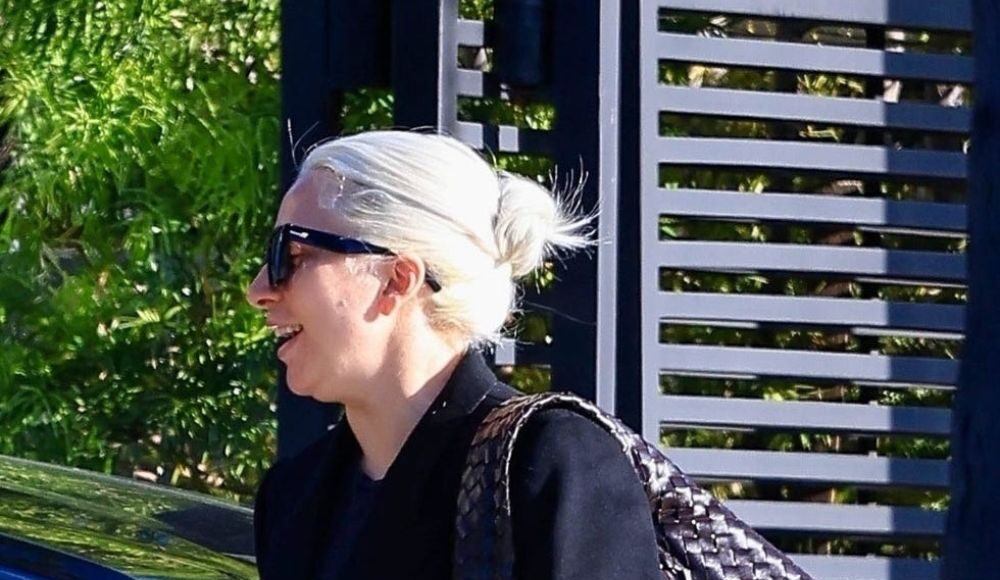 Nhẫn kim cương trên tay Lady Gaga. Ảnh: Backgrid