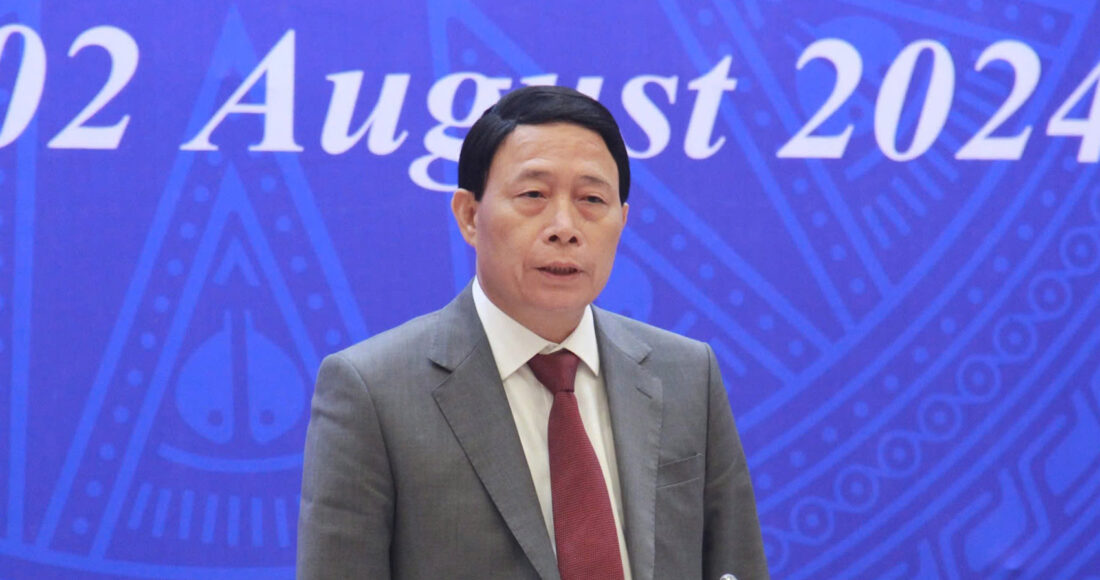 Thứ trưởng Lê Quốc Hùng tại họp báo, sáng 2/8. Ảnh: Phạm Dự