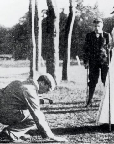 Bà Margaret Abbott (đầm trắng) trong lúc thi golf ở Olympic Paris 1900. Ảnh: USA Golf