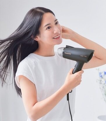 Ngoài làm khô tóc, máy sấy có nhiều công dụng khác. Ảnh: Sohu