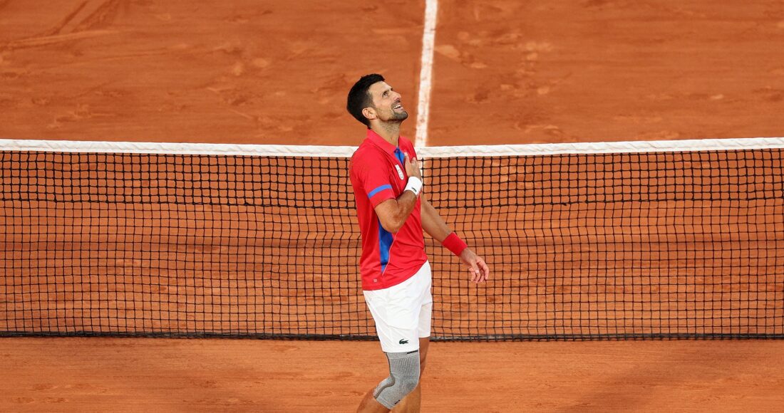 Djokovic mừng chiến thắng trước Musetti ở bán kết đơn nam quần vợt Olympic, trên sân Philippe Chatrier, Paris hôm 1/8. Ảnh: Reuters