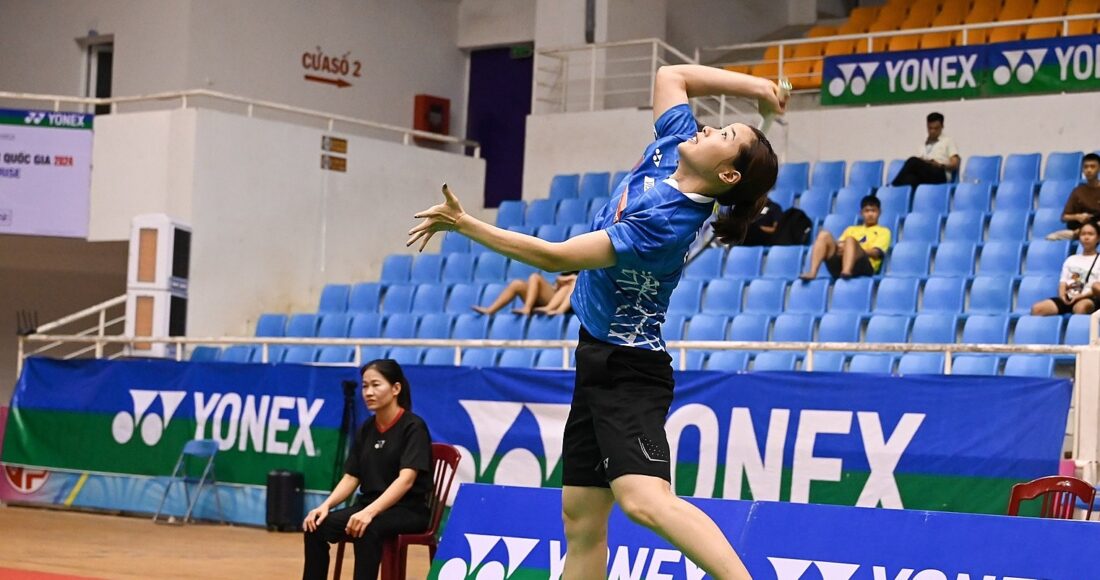 Tay vợt nữ số một Việt Nam Nguyễn Thuỳ Linh thi đấu tại Giải vô địch cầu lông cá nhân Quốc gia 2024. Ảnh: VBF