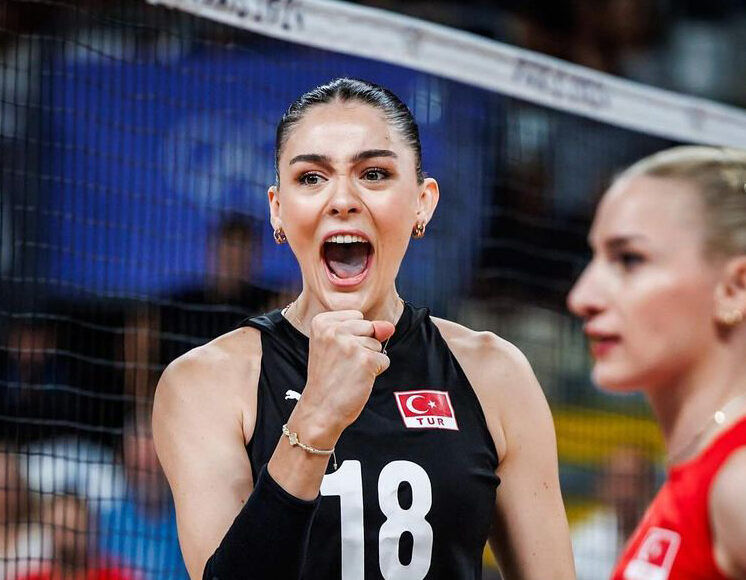 Thiên thần bóng chuyền cao 1,98 m ở Olympic