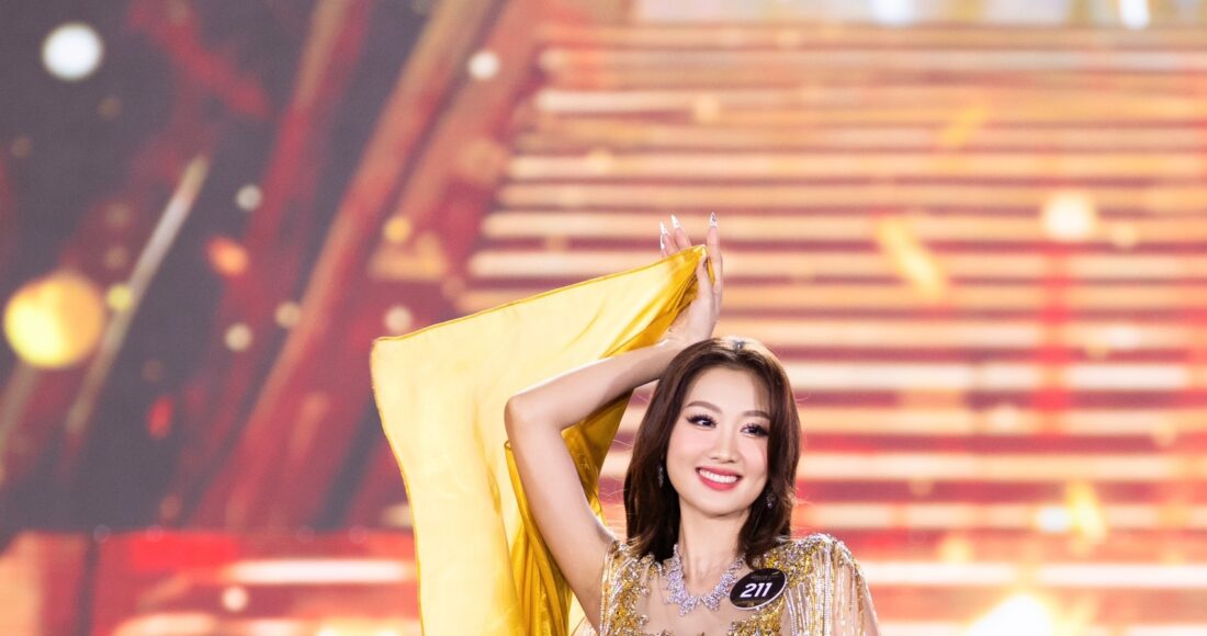 Quế Anh thể hiện trong phần thi trang phục dạ hội dành cho tốp 15. Ảnh: Ban tổ chức cung cấp