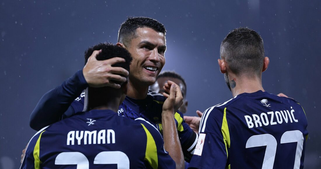 Ronaldo mừng bàn trong trận Al Nassr thắng Al Taawoun 2-0 ở bán kết Siêu cup Saudi trên sân Hoàng tử Sultan bin Abdulaziz, thành phố Abha, Arab Saudi tối 14/8/2024. Ảnh: ANFC