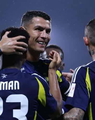 Ronaldo mừng bàn trong trận Al Nassr thắng Al Taawoun 2-0 ở bán kết Siêu cup Saudi trên sân Hoàng tử Sultan bin Abdulaziz, thành phố Abha, Arab Saudi tối 14/8/2024. Ảnh: ANFC