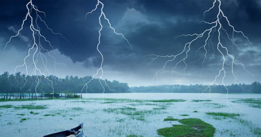 Sét đánh xuống hồ sẽ không làm chết toàn bộ sinh vật dưới nước. Ảnh: Sky light1000/Milju varghese