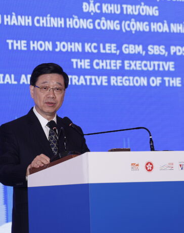 Ông Lý Gia Siêu, Trưởng Đặc khu Hành chính Hong Kong phát biểu trong chuyến thăm Việt Nam. Ảnh: HKTDC