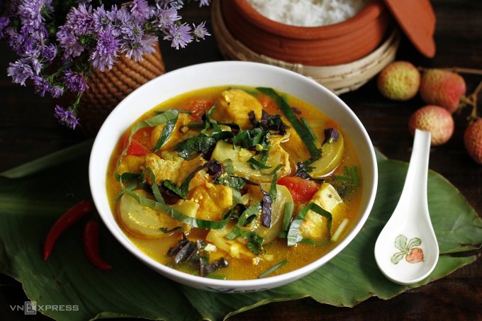 Vì sao cà bung miền Bắc lại cho mẻ, mắm tôm?