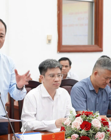 Thứ trưởng Trần Hồng Thái kết luận cuộc họp tại UBND tỉnh Khánh Hòa, chiều 16/8. Ảnh: Bùi Toàn