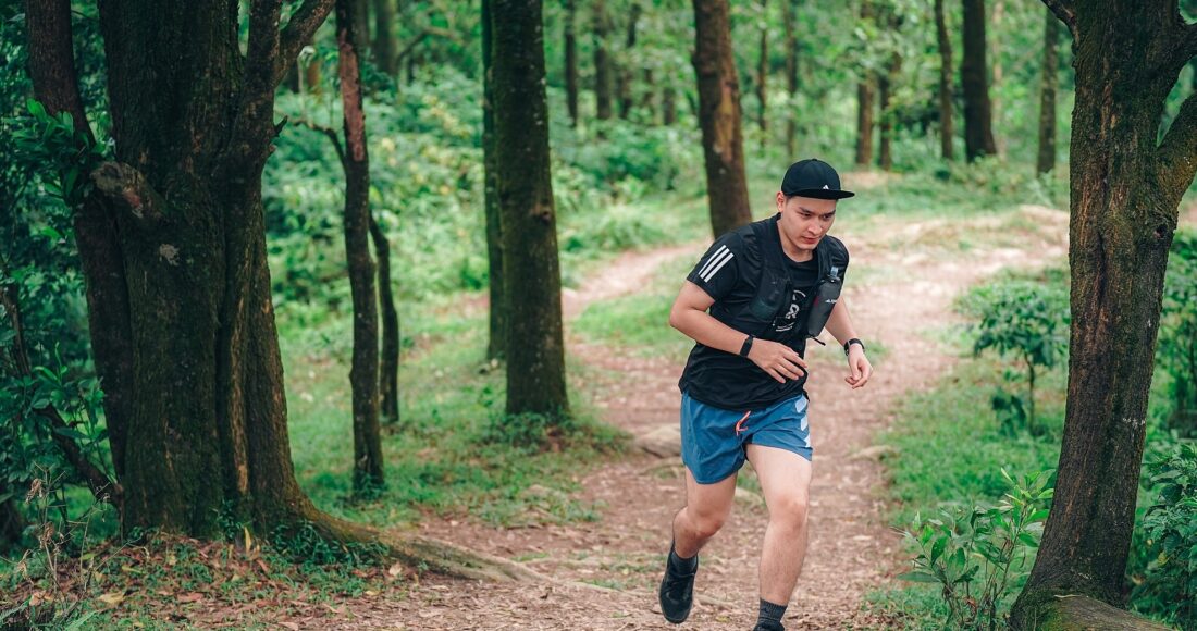 Một runner tập trên cung đường dốc vừa phải ở Sóc Sơn, Hà Nội. Ảnh: Hanoinromeyes