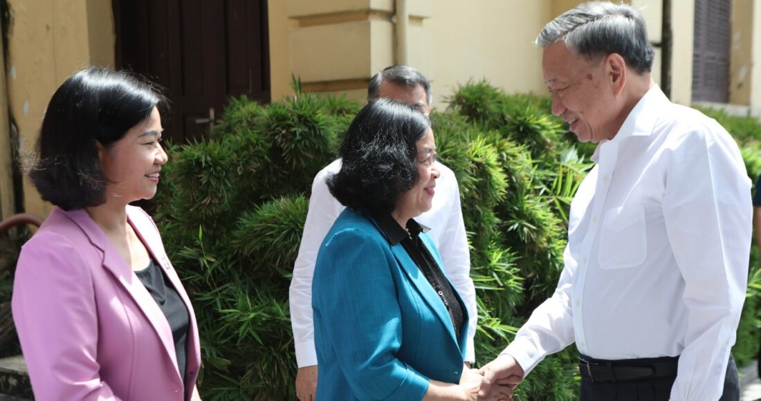 Bí thư Thành ủy Hà Nội Bùi Thị Minh Hoài đón Tổng Bí thư, Chủ tịch nước Tô Lâm đến thăm và làm việc với Ban Thường vụ Thành ủy Hà Nội. Ảnh: Hoàng Phong