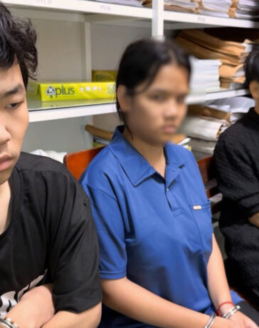 Huang Jie Cheng (trái) và hai thiếu niên người Trung Quốc tại cơ quan điều tra. Ảnh: Công an Quảng Ngãi