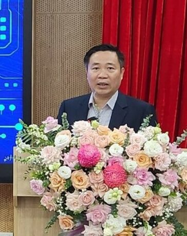 Phó ban quản lý Khu công nghệ cao Hòa Lạc Trần Đắc Trung phát biểu tại hội nghị. Ảnh: BTC