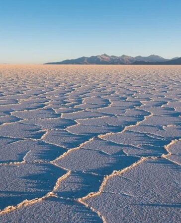 Salar de Uyuni ở Bolivia là cánh đồng muối lớn nhất hành tinh. Ảnh: Helen Filatova