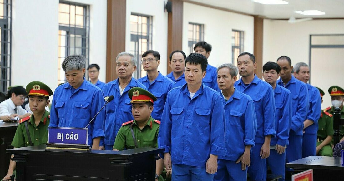 Các bị cáo tại phiên tòa ngày 15/7. Ảnh: Ngọc Tài