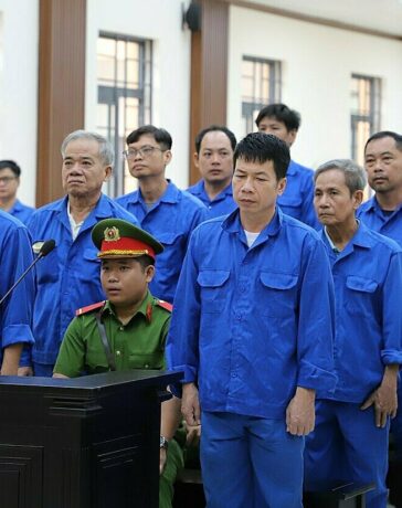 Các bị cáo tại phiên tòa ngày 15/7. Ảnh: Ngọc Tài