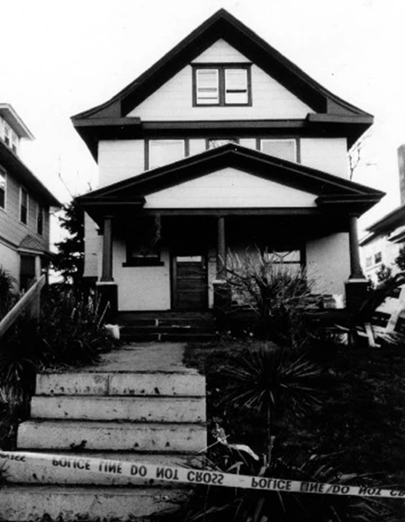 Ngôi nhà nhỏ màu trắng ở số 4315 trên đường Charlotte, Kansas City. Ảnh: CM