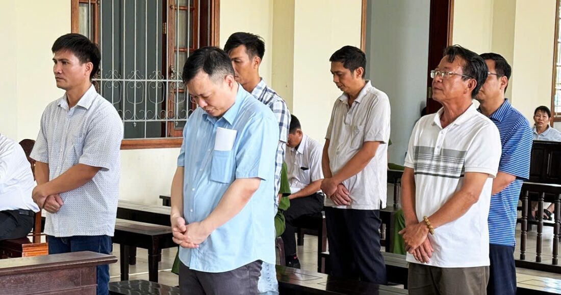 Các bị cáo tại tòa, chiều 16/8. Ảnh: An Bình