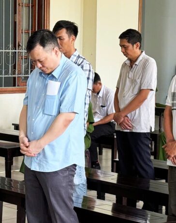 Các bị cáo tại tòa, chiều 16/8. Ảnh: An Bình