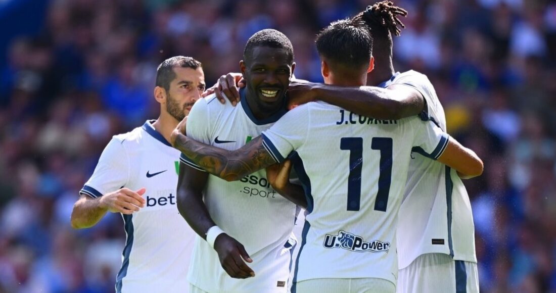 Thuram chung vui cùng các đồng đội sau khi ghi bàn giúp Inter tránh được thất bại trong ngày ra quân Serie A mùa 2024-2025.