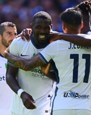 Thuram chung vui cùng các đồng đội sau khi ghi bàn giúp Inter tránh được thất bại trong ngày ra quân Serie A mùa 2024-2025.