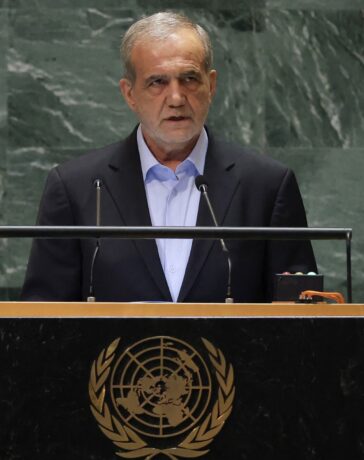 Tổng thống Iran Masoud Pezeshkian phát biểu tại phiên họp thứ 79 của Đại hội đồng Liên Hợp Quốc ở New York ngày 24/9. Ảnh: AFP