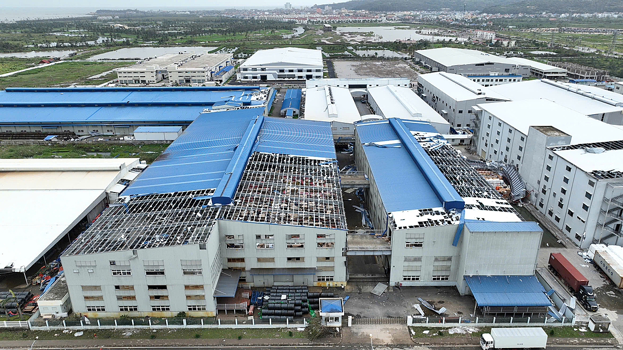 Khu công nghiệp Đồ Sơn, TP Hải Phòng tan hoang sau bão Yagi. Ảnh: Lê Tân