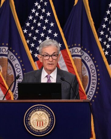 Chủ tịch Fed Jerome Powell trong cuộc họp báo hôm 31/7. Ảnh: Reuters