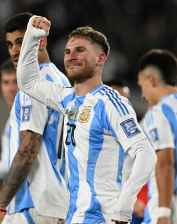 Mac Allister mừng bàn mở tỷ số trận Argentina 3-0 Chile sáng 6/9. Ảnh: AFP