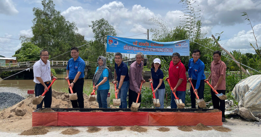 Khởi công cầu Hy vọng 400 tại làng hoa Sa Đéc. Ảnh: Nguyễn Khánh