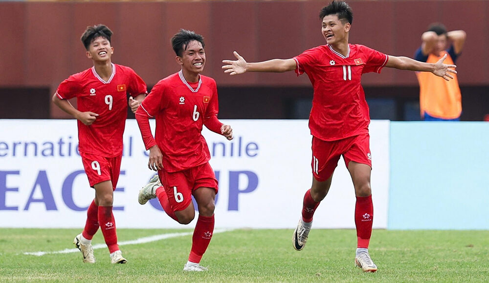 Cầu thủ U16 Việt Nam trong trận thắng Nhật Bản 1-0 tại giải giao hữu ở Trung Quốc ngày 20/8.