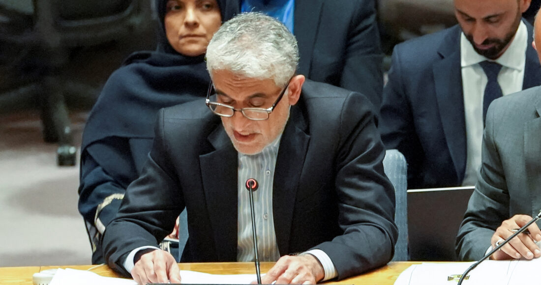 Đại sứ Iran Amir Saeid Iravani phát biểu tại cuộc họp Hội đồng Bảo an LHQ ở New York ngày 2/10. Ảnh: Reuters