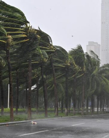 Gió mạnh tại Hải Khẩu, tỉnh Hải Nam ngày 6/9. Ảnh: Xinhua