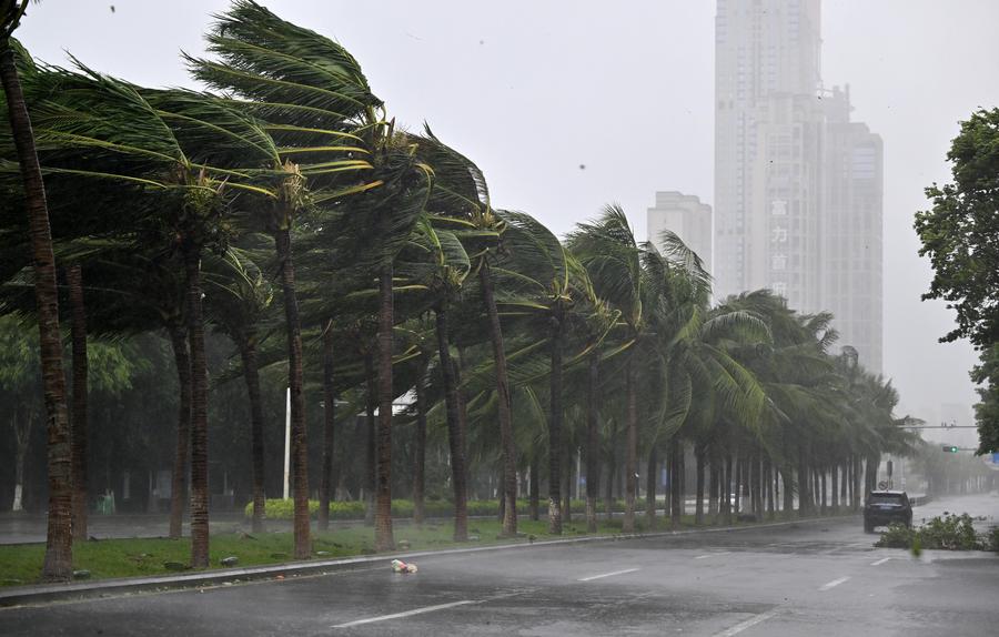 Gió mạnh tại Hải Khẩu, tỉnh Hải Nam ngày 6/9. Ảnh: Xinhua